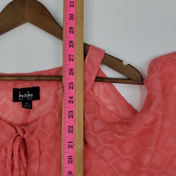 By & By Womens Cold Shoulder Keyhole Neck Blouse Top Size 2X Coral Textured - Picture 14 of 14
